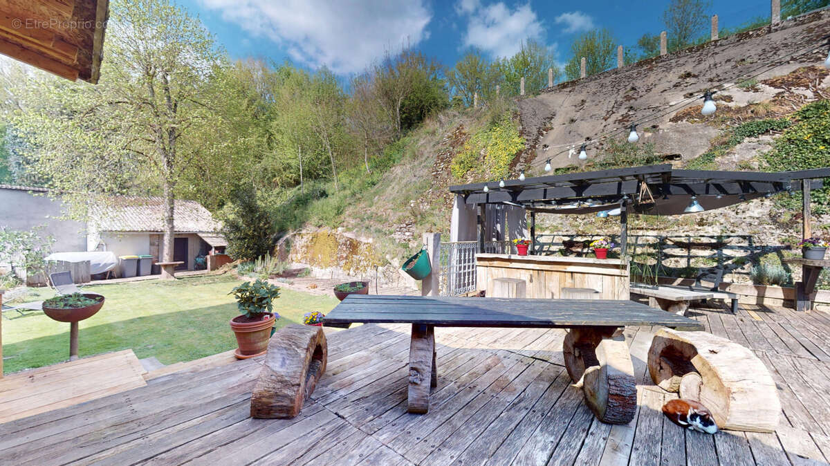 Maison à VILLENEUVE-L&#039;ARCHEVEQUE