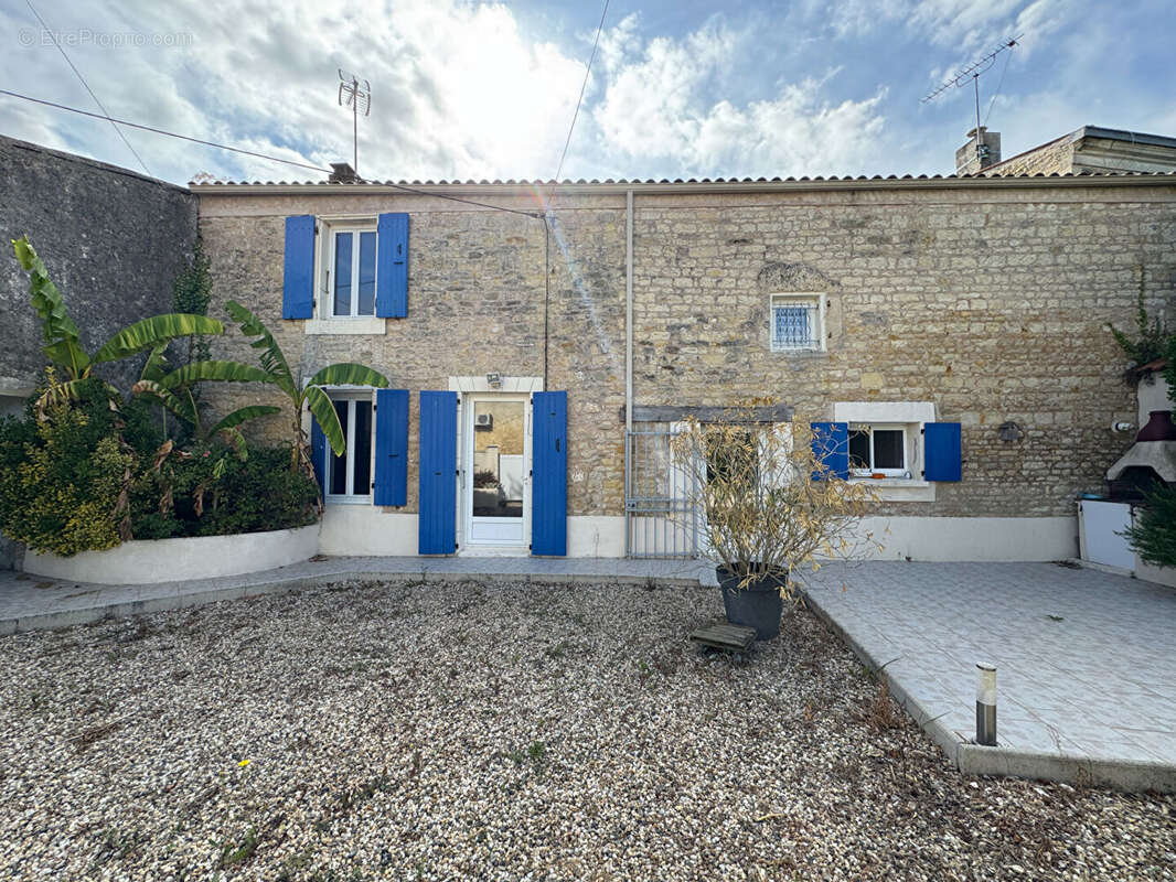 Maison à SURGERES