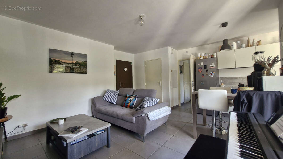 Appartement à CHATEAUNEUF-LE-ROUGE