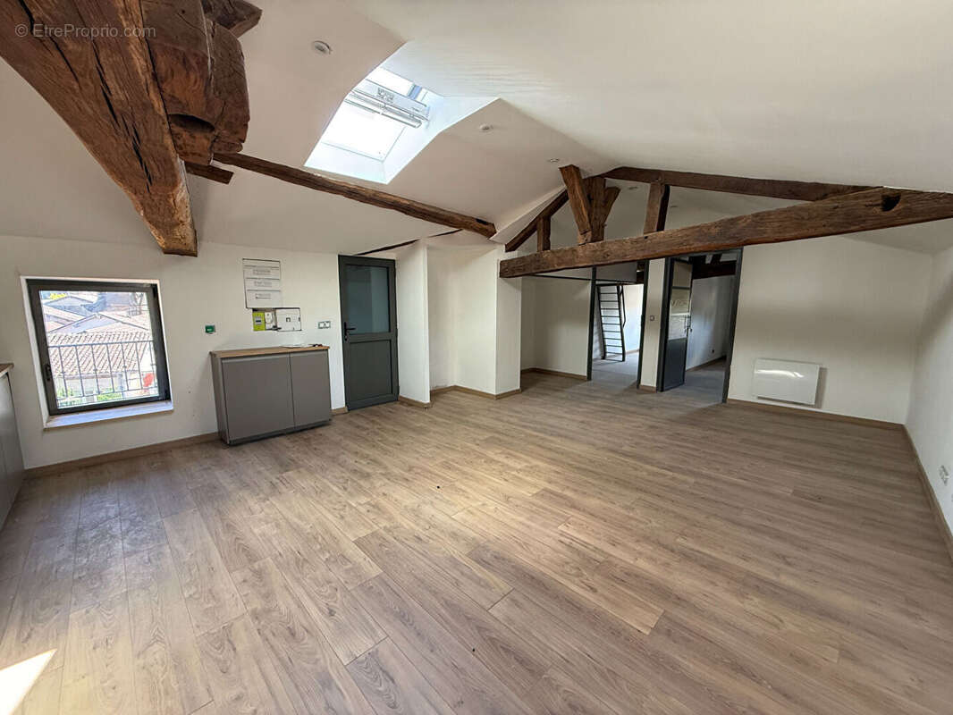 Superbe T4 rénové, 85 m², 3 chambres, Parking...Coup de coeur - photo 7