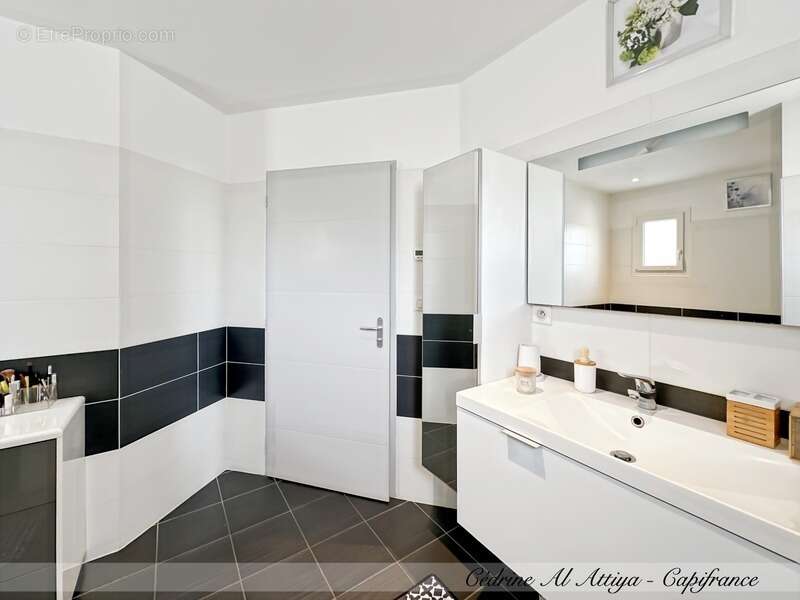 Maison à vendre Périgny, quartier Rompsay, 119m2, plain-pied, garage, jardin, véranda avec jacuzzi - photo 11
