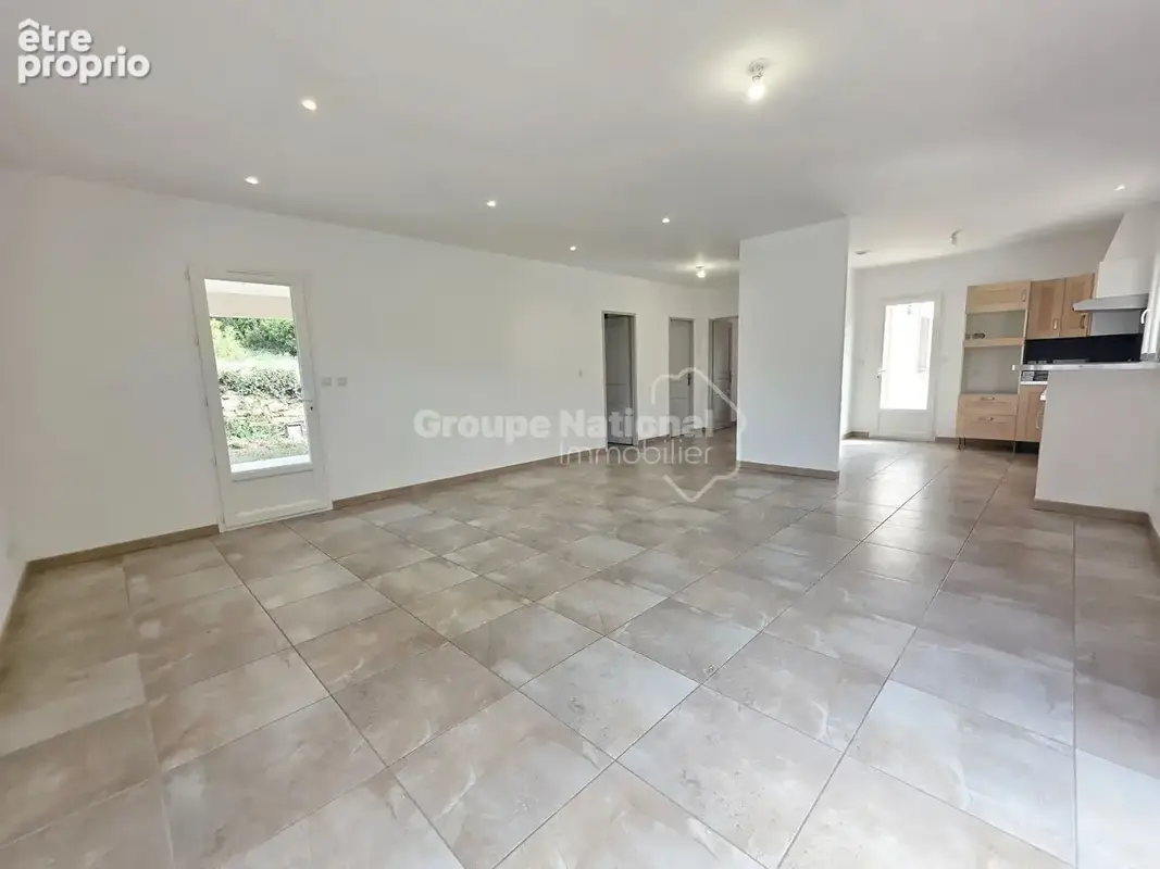 Maison de plain-pied T4 -116 m² -Terrain 3166 m² - Cadre verdoyant et sans vis-à-vis - photo 6