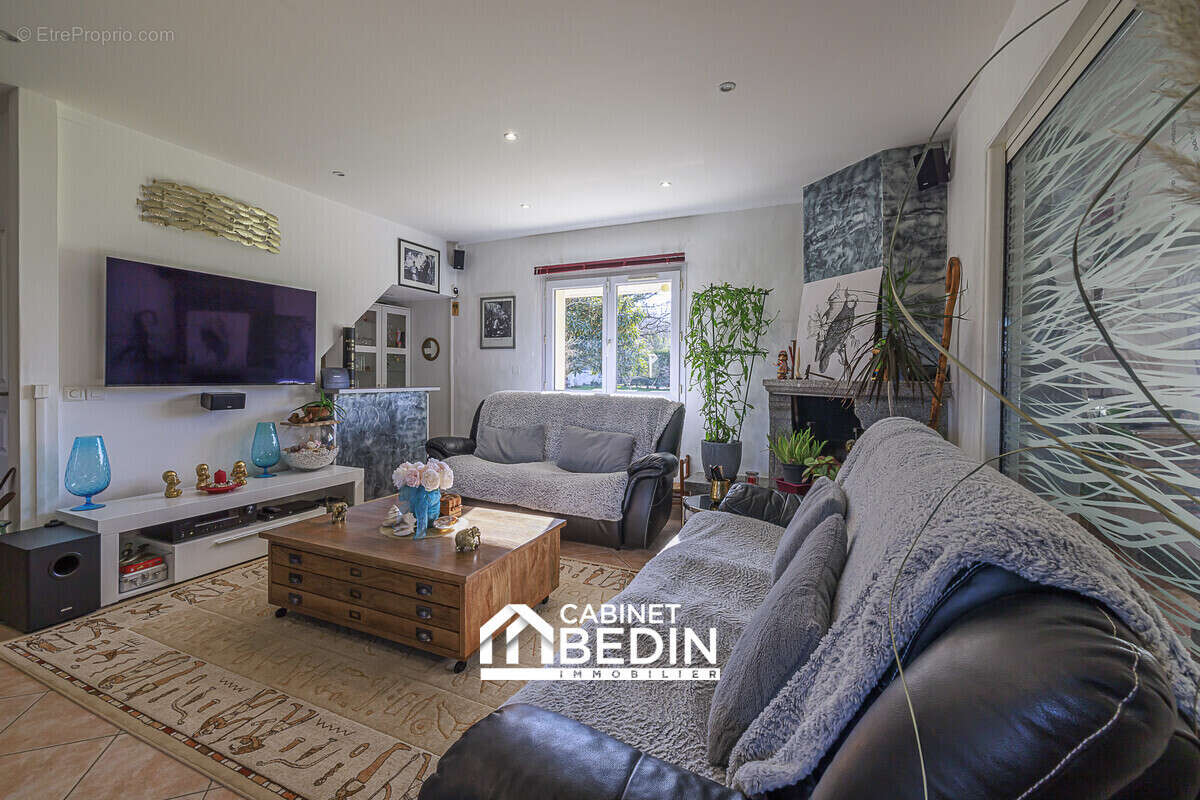 Maison 259 m² à Targon  - photo 9