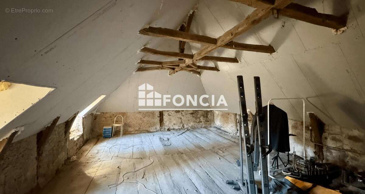 Maison à SALLES-CURAN