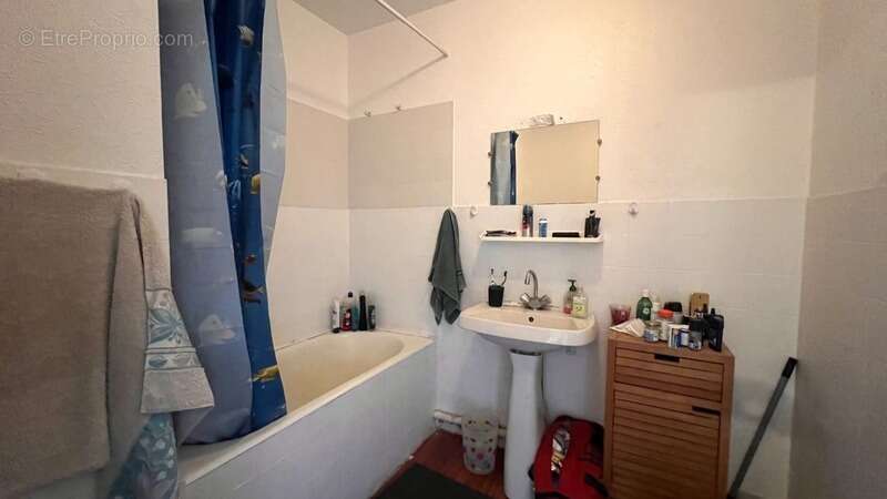 Dpt Finistère (29), A vendre QUIMPER Ouest, Appartement dernier étage de type 2 de 49 m² habitable avec  balcon - Cave - photo 4