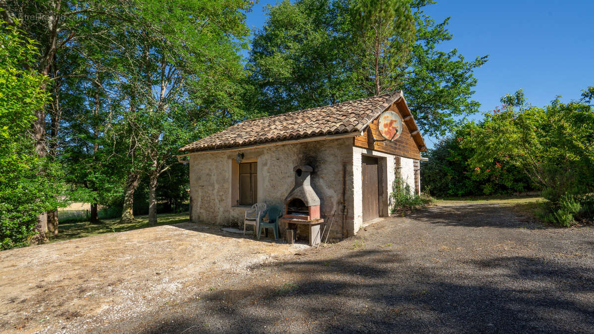 Maison en pierre de avec dépendances et gite - photo 15