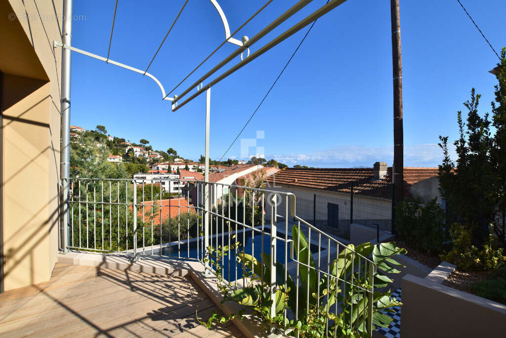 Villa neuve de 135 m2 avec vue mer, piscine, sur un terrain de 744 m2, garage et parking inclus - photo 5