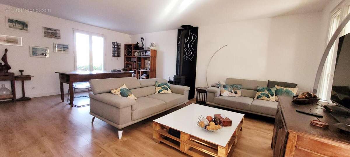 Villa de plain-pied 4 faces avec piscine  -  Terrain constructible et divisible de 2 442 m² -  Sallèles-d'Aude ? Proche Narbonne - photo 6