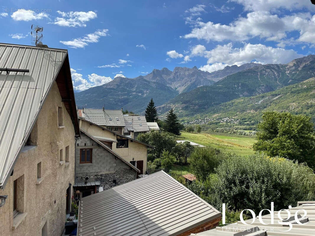 Maison 104 m² à Villar-Saint-Pancrace  - photo 4