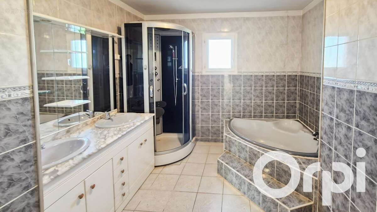 Maison à PONT-SAINT-ESPRIT