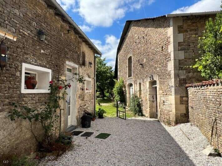 Maison à VILLEFAGNAN