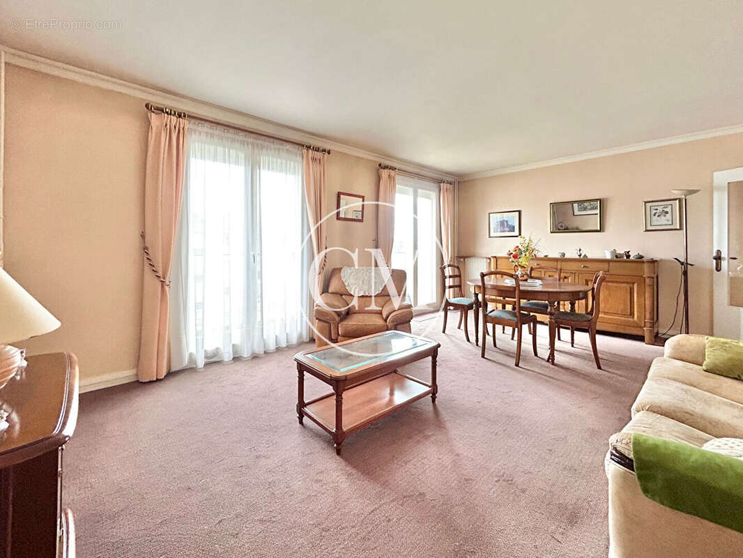 Appartement à BUC