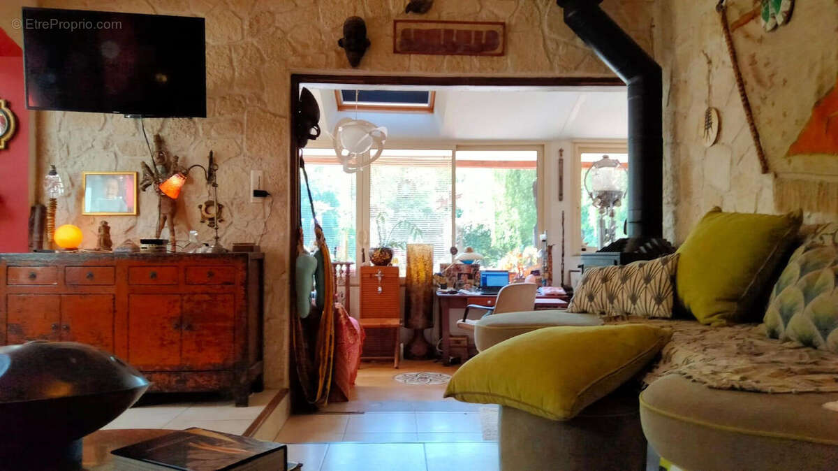 salon - Maison à FONTCLAIREAU