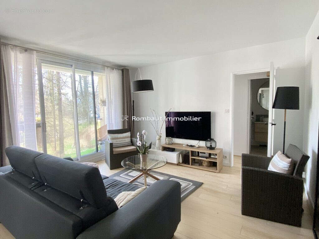 Appartement à LA CELLE-SAINT-CLOUD