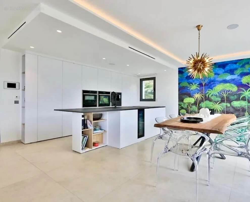 Dpt Var (83), à vendre SAINTE MAXIME maison P6 de 280 m² - Terrain de 1637 m² - photo 7