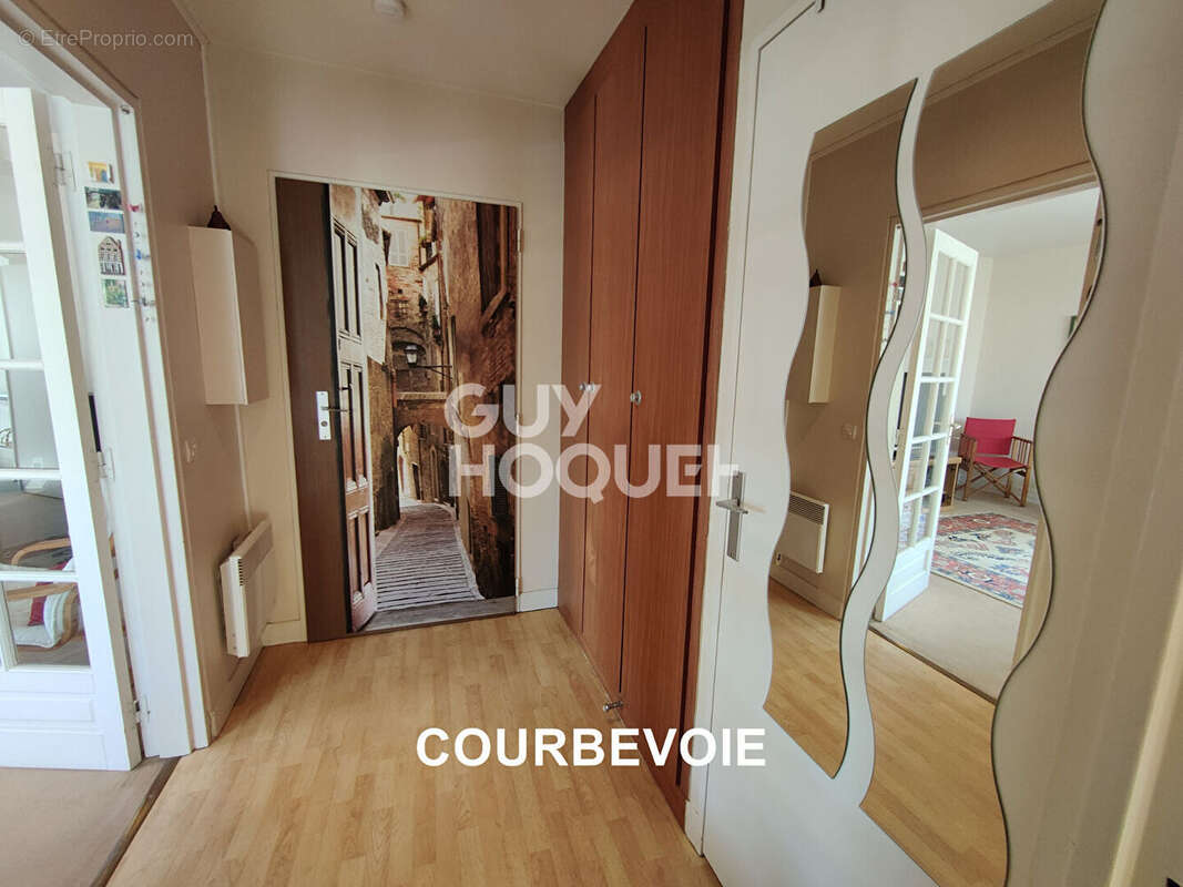 Appartement à COURBEVOIE