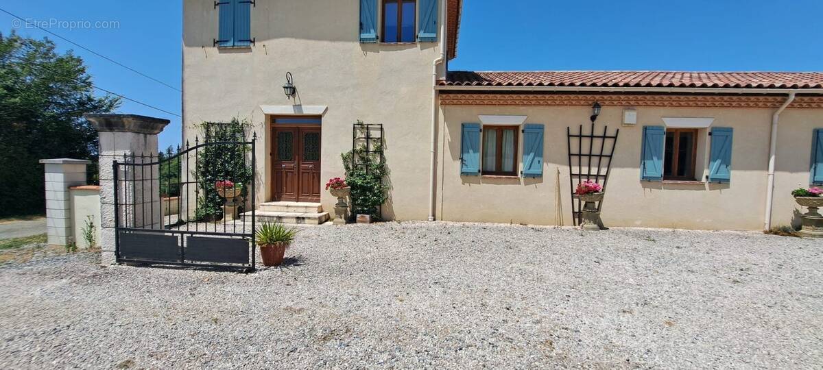 maison house blue shutters - Maison à MONLEZUN