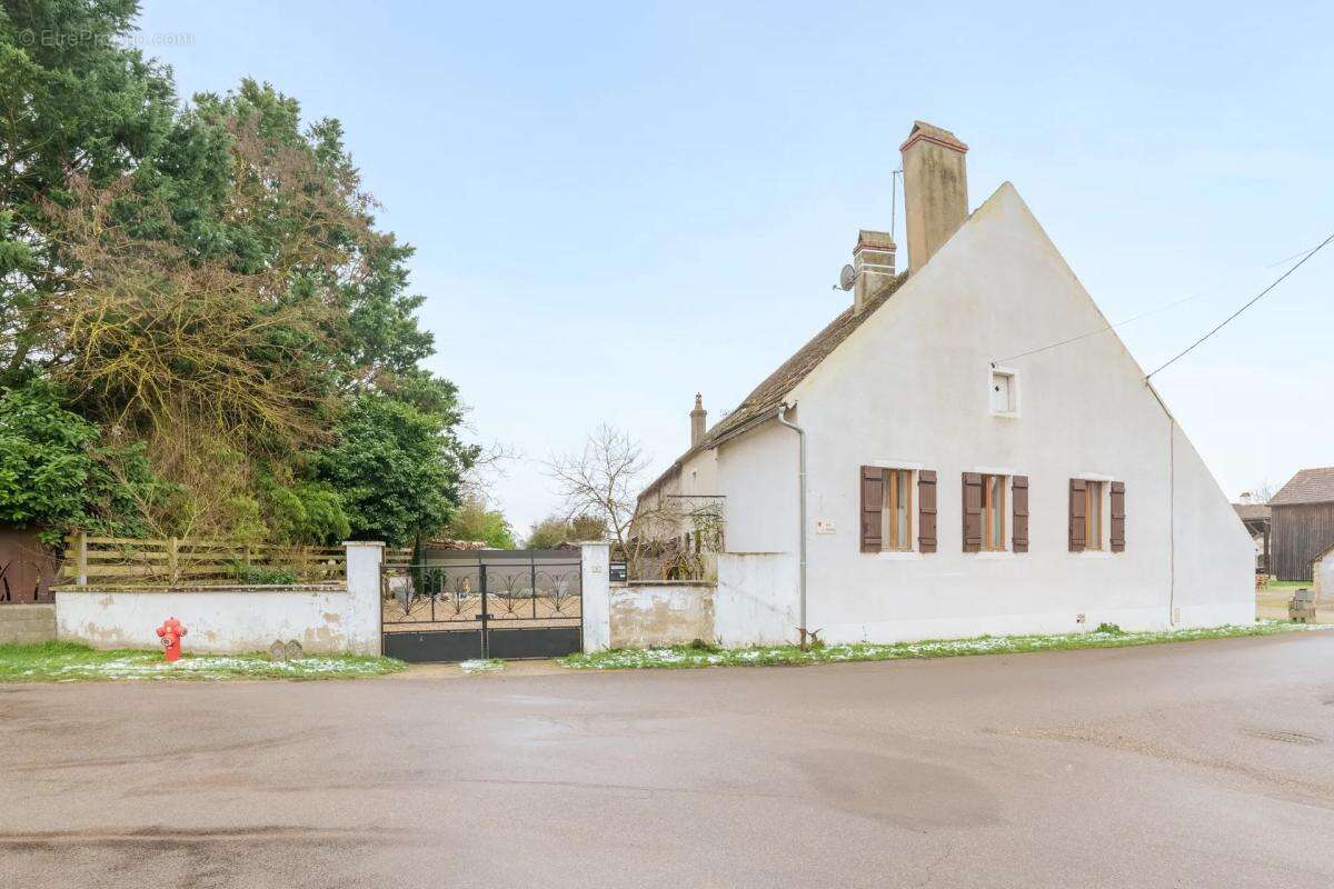 Maison à MEURSANGES