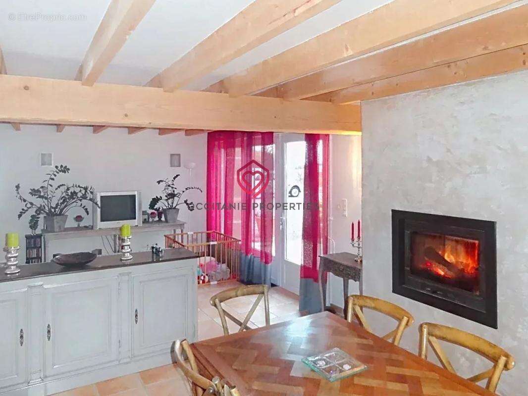 Ancienne bâtisse rénovée au charme historique - photo 11