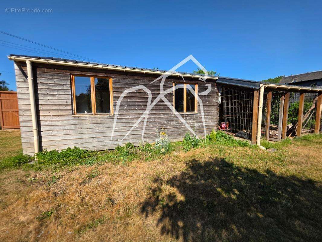 Maison de caractère  de 177 m² avec fort potentiel d'aménagement  La Ferrière-sur-Risle 27760  - photo 11