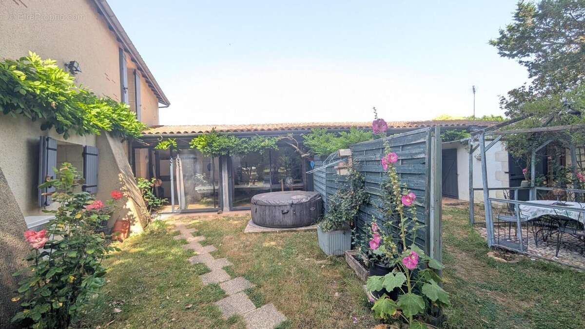 Maison 217 m² à Marcellus  - photo 2