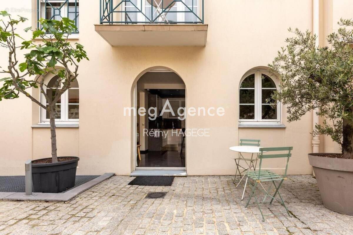 Appartement à LA GARENNE-COLOMBES