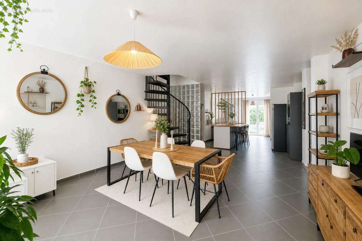 Maison de ville de 5 pièces de 107 m² en vente à Nangis - photo 2