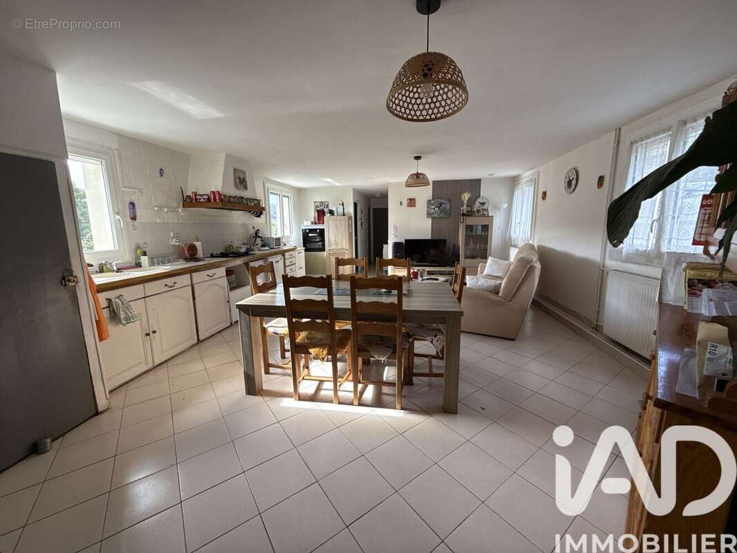 Photo 7 - Maison à SAINT-BONNET-LE-TRONCY