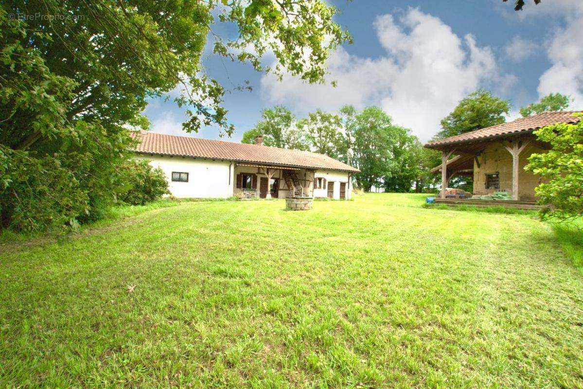 Maison à SAINT-TRIVIER-DE-COURTES