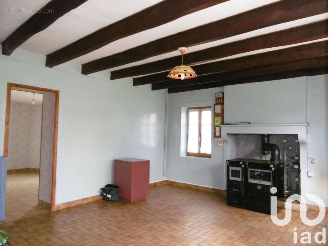 Maison 64 m² à Adriers  - photo 2