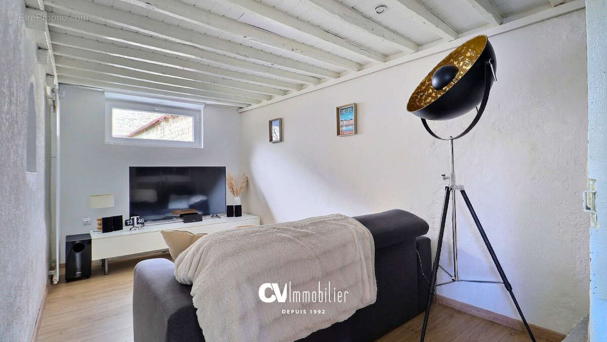 Maison à SAINT-ETIENNE-DU-VAUVRAY