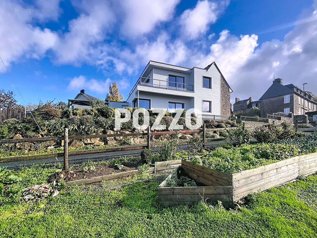 Maison à LE VAL-SAINT-PERE