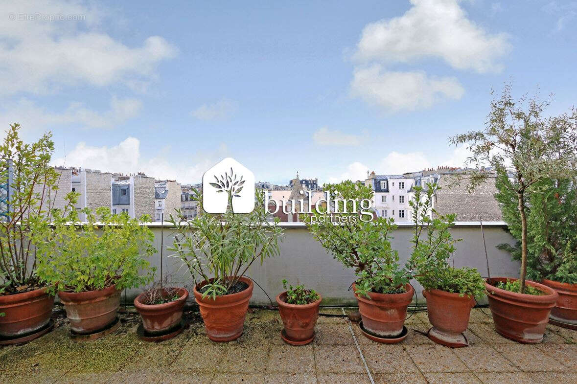 Appartement à PARIS-16E