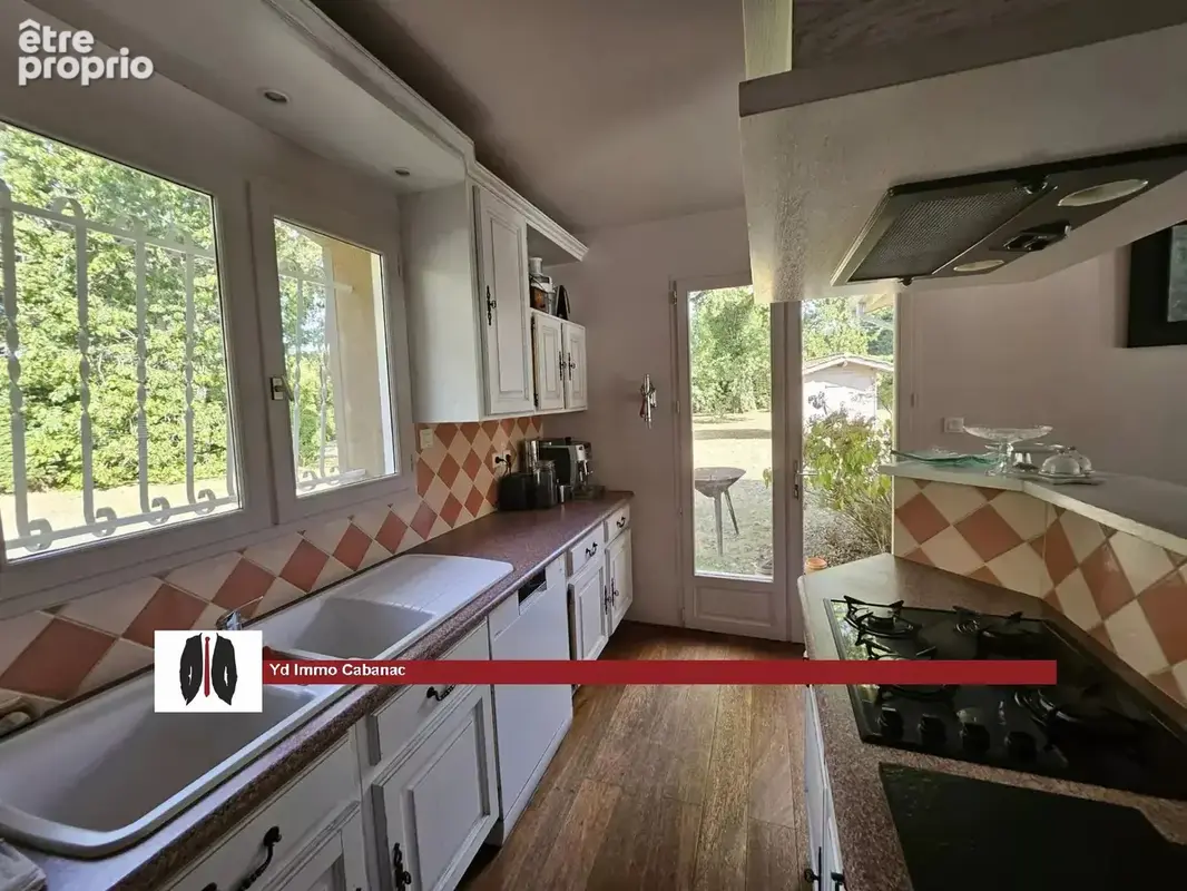 Salles – Belle maison de plain-pied avec piscine, grands volumes et terrain de plus de 2 400 m² Un cadre privilégié, de beaux vo - photo 7