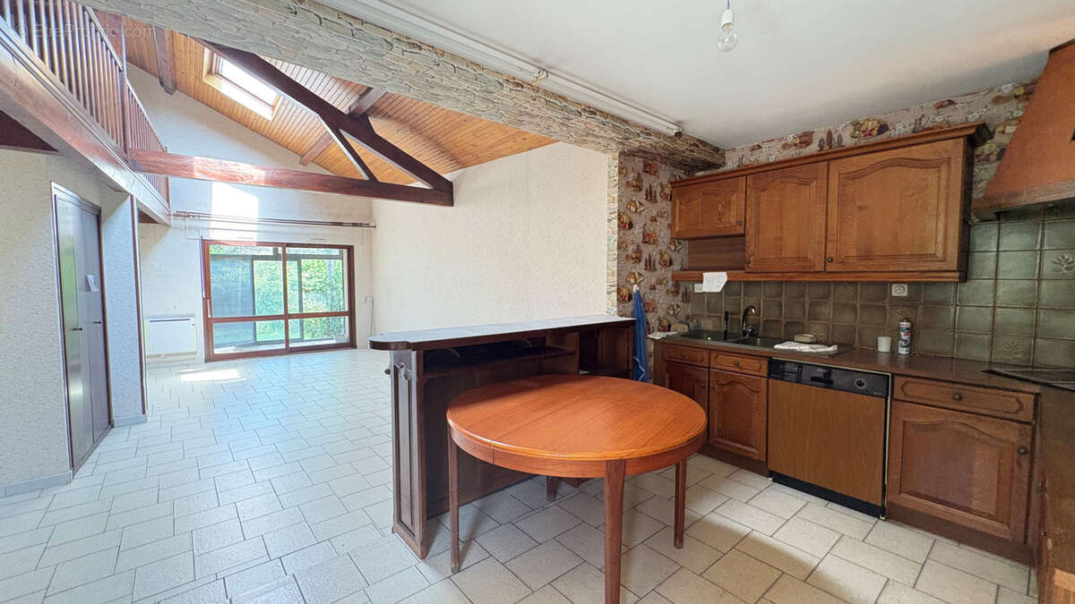 Maison à SAINT-GENIS-LES-OLLIERES