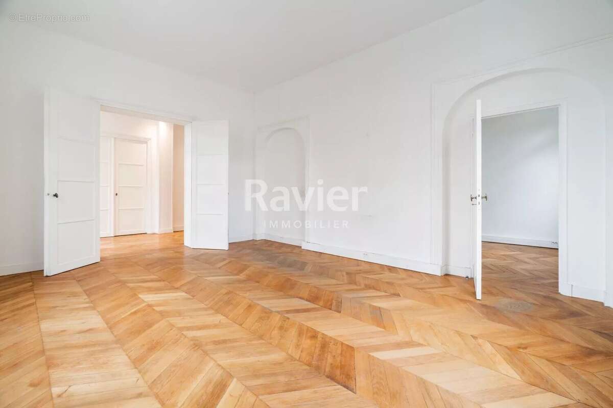 Appartement à PARIS-7E