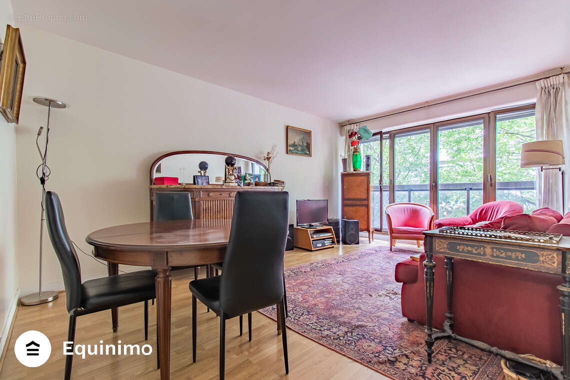 Appartement à PARIS-16E