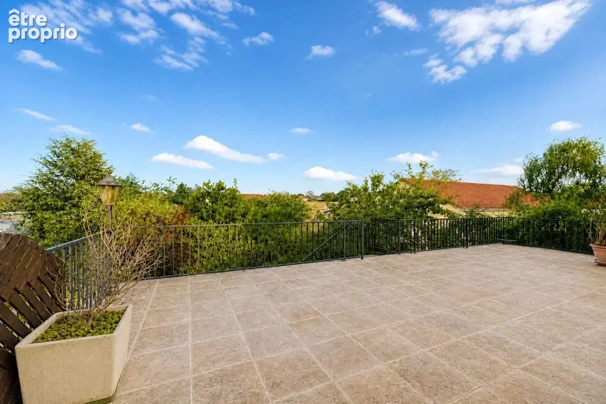 Vendat : Maison 199m² avec terrasse et jardin - photo 17