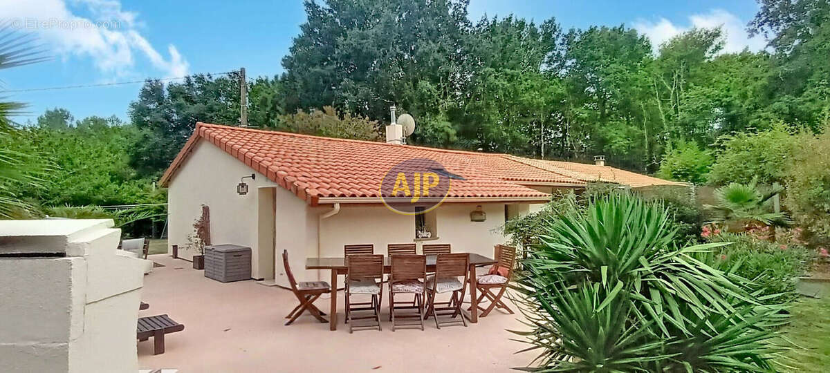 Maison à GRAYAN-ET-L'HOPITAL