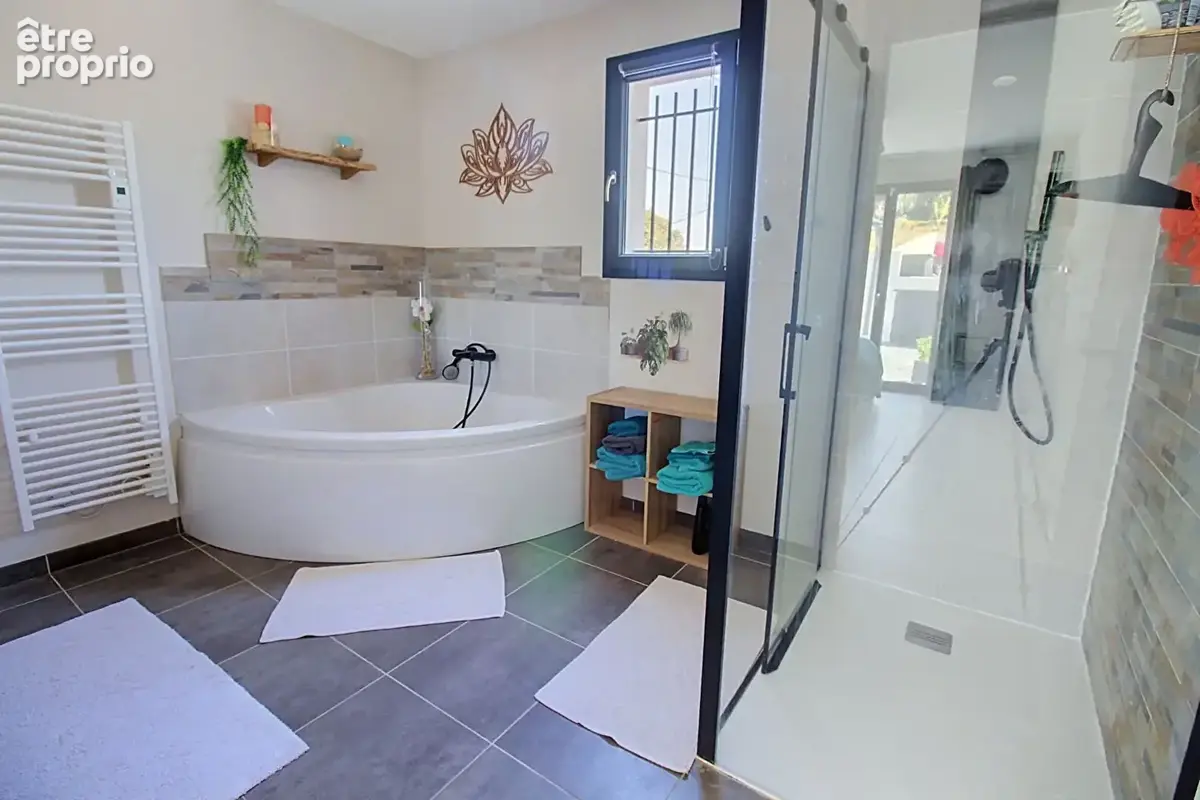 A VENDRE en EXCLUSIVITÉ à VIDAUBAN Maison contemporaine de 138m²  5 chambres  GARAGE  sur 1400m2 de terrain - photo 19