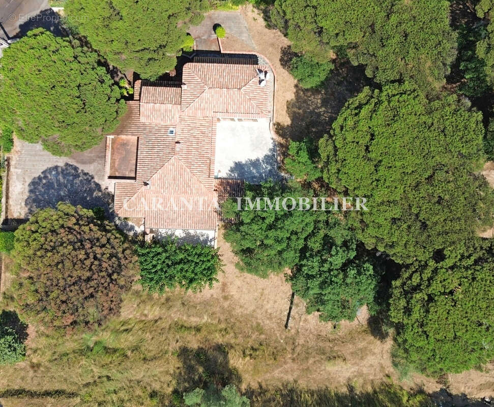 Vente Villa 9 pièces Ste Maxime avec garage et T3 indépendant. - photo 2