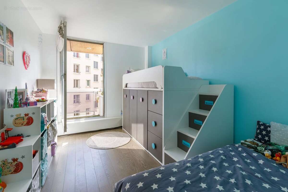 Appartement à PARIS-16E