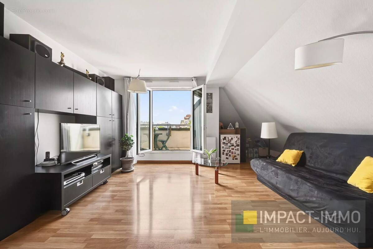 Appartement à COURBEVOIE