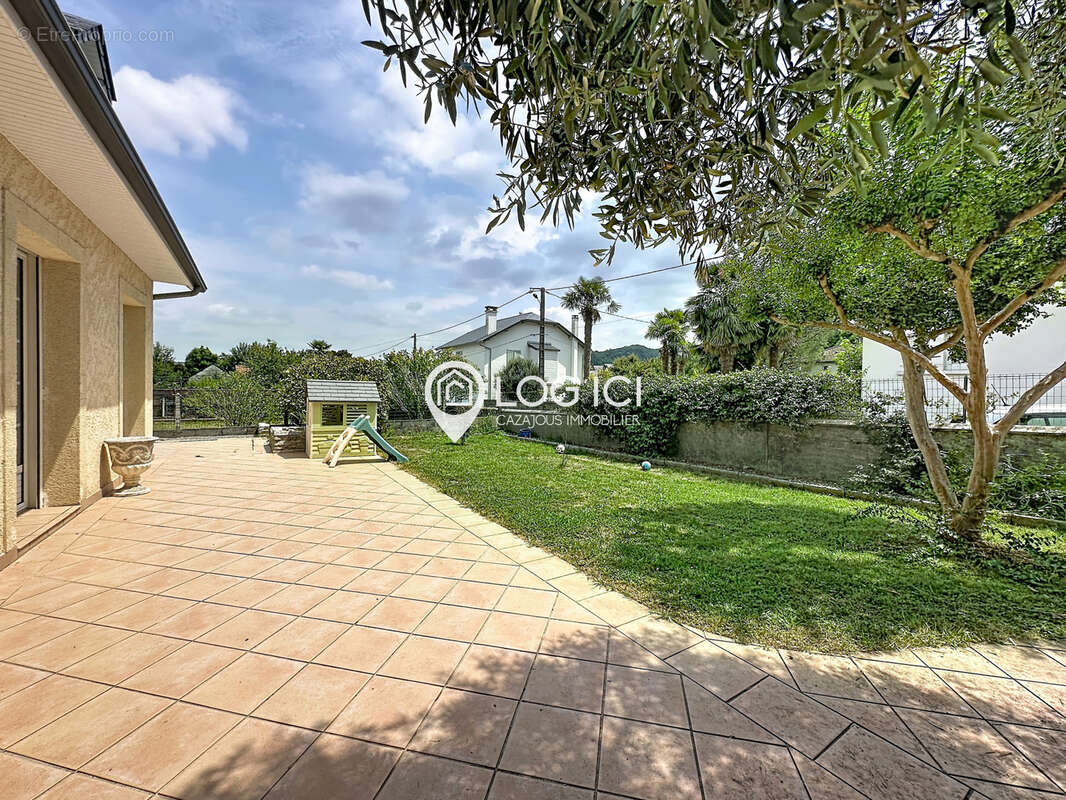 LESTELLE-BETHARRAM - Vente Maison familiale 4 chambres avec piscine et double garage - photo 3