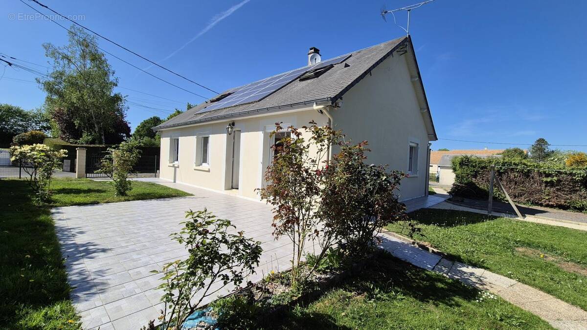 Maison à CONDE-SUR-VIRE