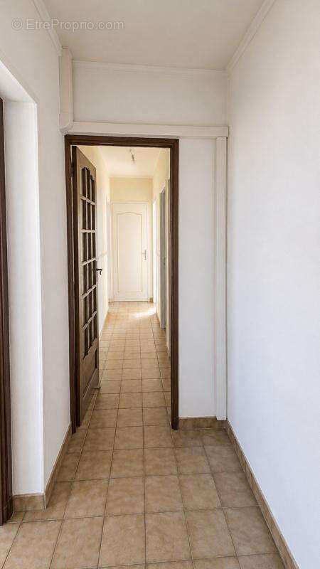 SALON DE PROVENCE (13)  appartement T3 (2 chambres) de 70 m² très lumineux - photo 7