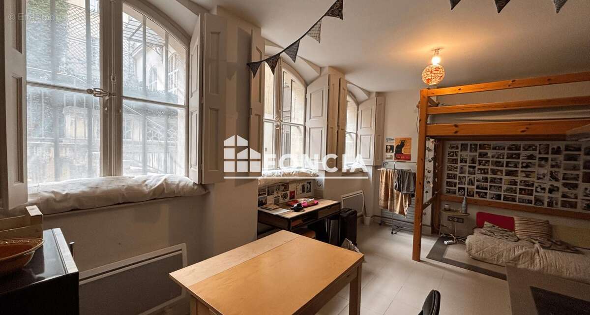 Avignon intra-muros secteur Vernet – T1 de standing avec jardin dans immeuble de caractère - photo 3