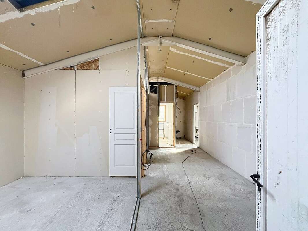 Commerce à PEYROULES