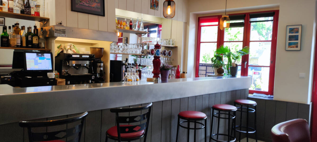 Commerce à CHAILLAND