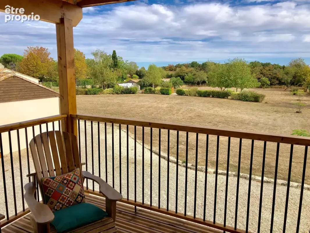 Exceptionnelle maison de campagne avec piscine et terrain de 6000 m². - photo 10